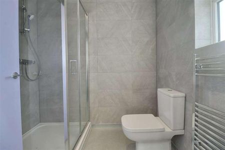 Stride Avenue, Baffins, Portsmouth, PO3 - Photo 4