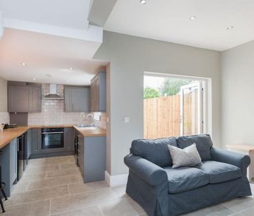 4 bedroom terraced house to rent - Photo 2