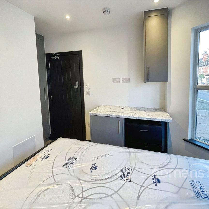 1 bedroom property to rent - Photo 1