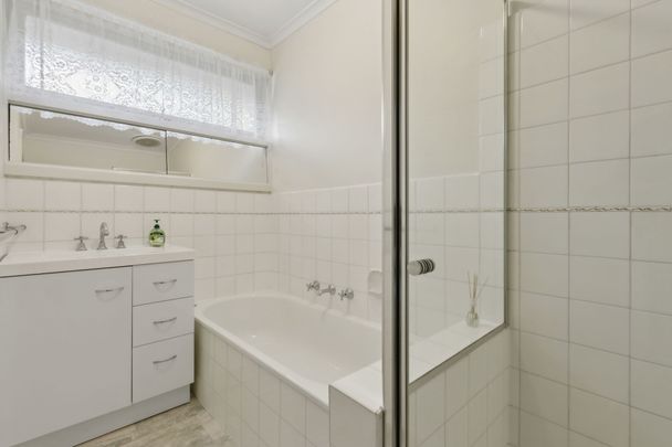 2/11 Leopold Crescent, Mont Albert. - Photo 1