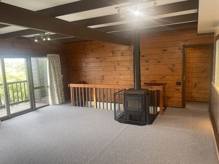 3 Treetop Lane, Paparangi - Photo 3