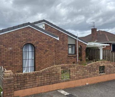 Brick and tile Family Home Blockhouse Bay - Photo 5