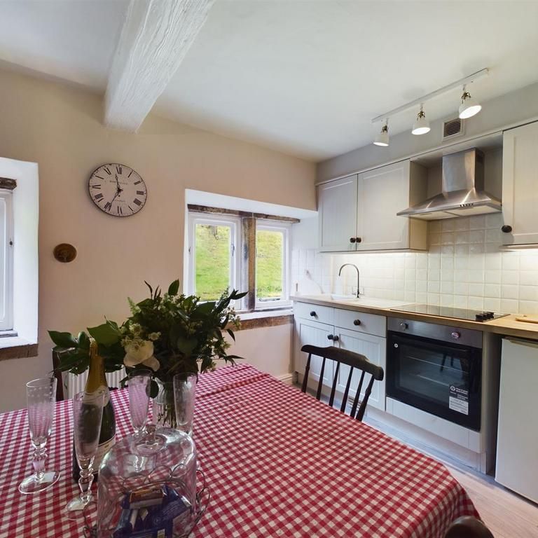 2 bedroom terraced house to rent - Photo 1