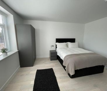 1 bedroom in a flat share to rent - Photo 1