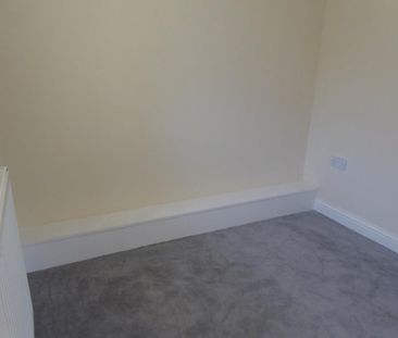 2 bedroom detached bungalow to rent - Photo 2