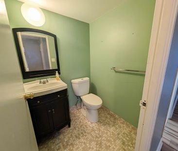 **ALL INCLUSIVE** Beautiful 2 Bedroom Condo in Hamilton!! - Photo 6