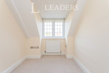 2 bedroom apartment to rent High Street, Redhill, RH1 - Photo 3