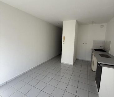 Location Appartement 1 pièce 22m² ST DENIS 97400 - Photo 2