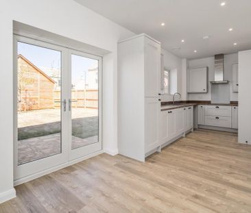 3 bedroom semi-detached house to rent - Photo 5