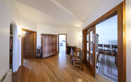 Ein­zig­ar­ti­ge 7‑Zi.-Maisonette mit 3 Bal­ko­nen in der rech­ten Alt­stadt - Foto 4