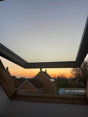 1 bedroom in a house share to rent - Photo 1