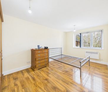 9 Hencroft Street North, Slough, Berkshire,SL1 - Photo 3