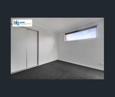 Modern & Low-Maintenance 3-Bedroom Townhouse in the Heart of Tarneit! - Photo 2