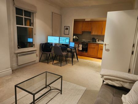 1 Bed Flat, Minories, EC3N - Photo 2