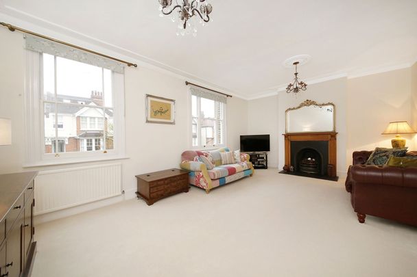 3/4 Bedroom Split Level Maisonette for Rent in Blackheath - Photo 1