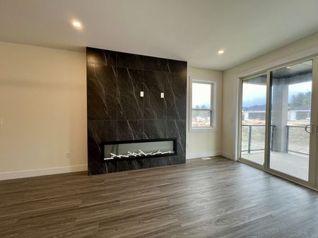 4 Bdrm in West Harbour: Brand New - Photo 3