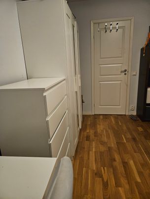 Hallonvägen, Kungsängen - Photo 1