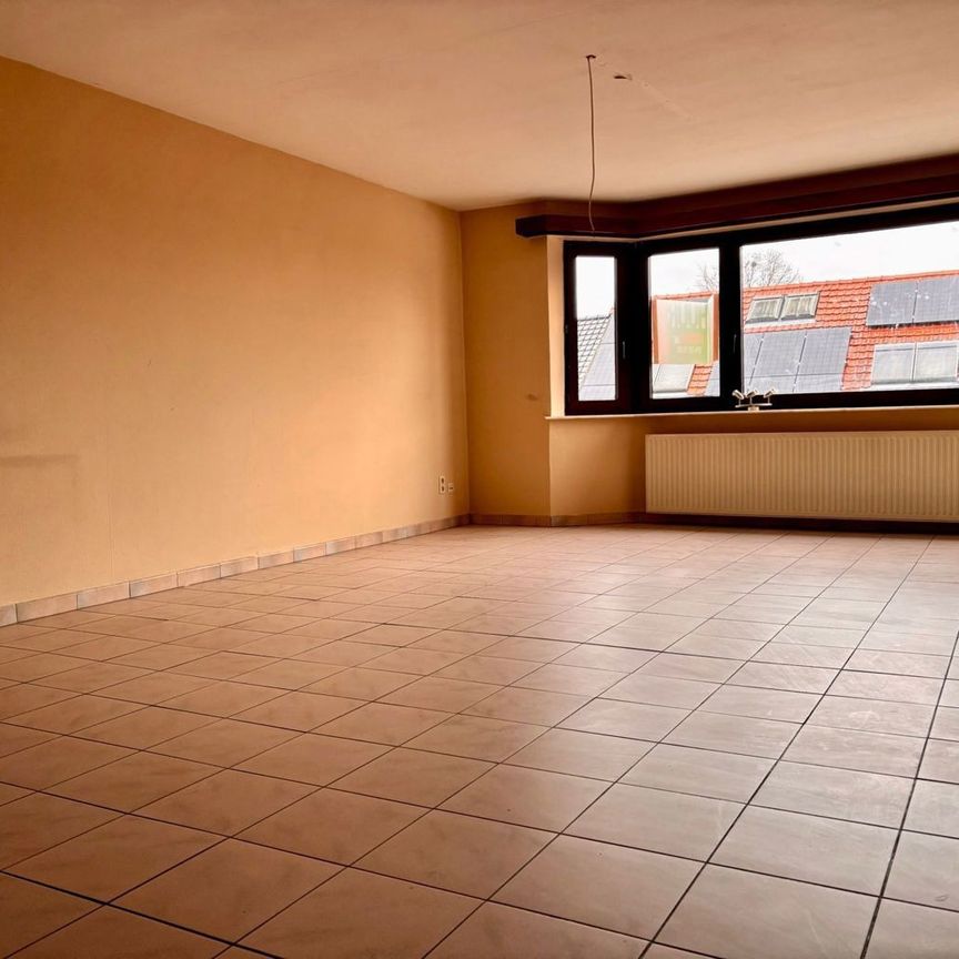 Tweeslaapkamer appartement met volledig gerenoveerde badkamer gelegen nabij het centrum van Geel - Photo 1