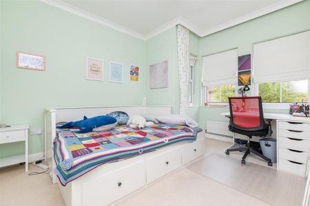4 bedroom detached house to rent - Photo 4