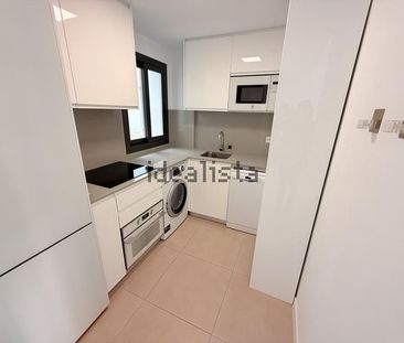 Alquiler de piso en Calle Italia - Photo 1