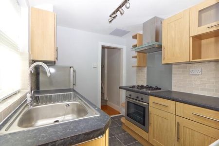 2 bedroom terraced house to rent - Photo 2