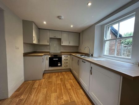 Charming 2 Bed Semi-Detached Cottage in Atworth - Photo 3