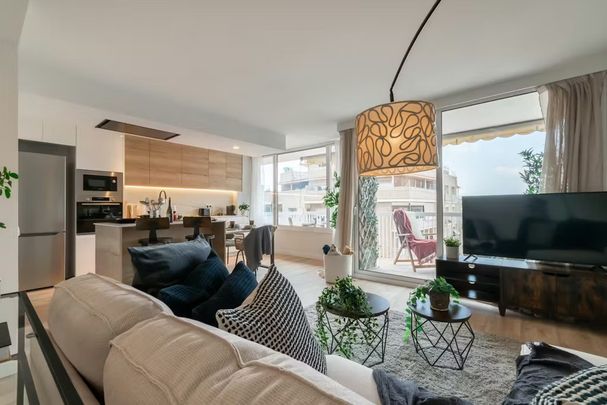 Gran Via de Carles III, Barcelona, Catalonia 08028 - Foto 1