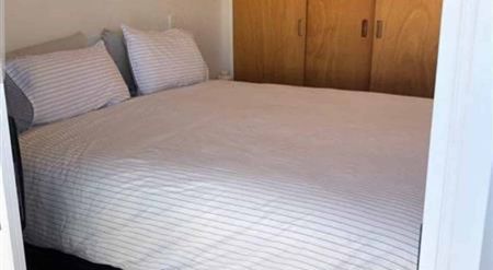 IMMACUATELY PRESENTED 2 BDRM MODERN TOWNHOUSE - Photo 3