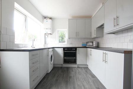 1 bedroom in a house share to rent - Photo 3