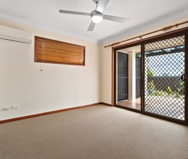 Large 3 Bedroom! Double Garage! Massive Courtyard! Stunning Views! - Photo 5