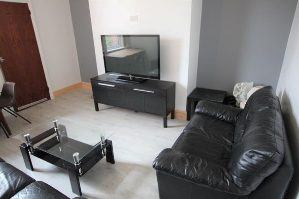 3 bedroom flat to rent - Photo 1