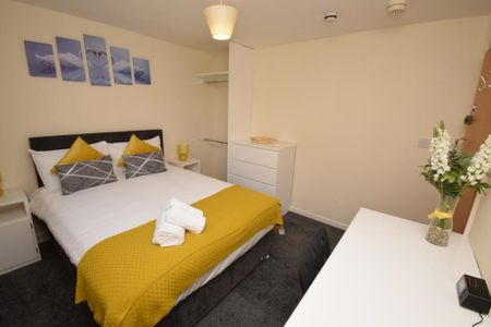 4 bedroom apartment to rent - Photo 3