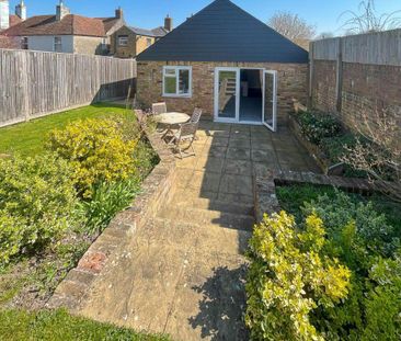 2 bedroom bungalow to rent - Photo 2