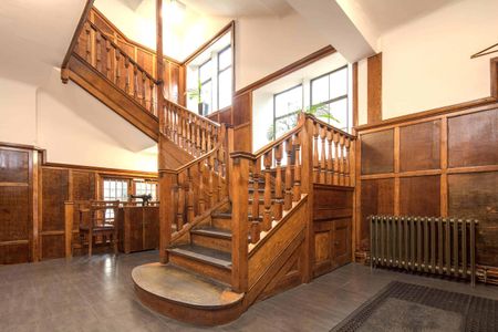 Gold Studios - Photo 4