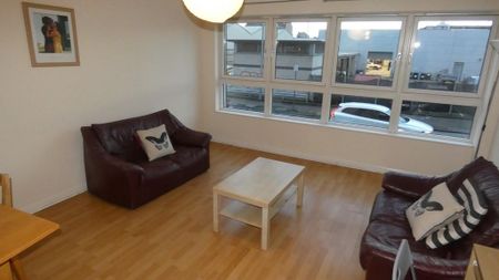 2 bedroom flat to rent - Photo 2