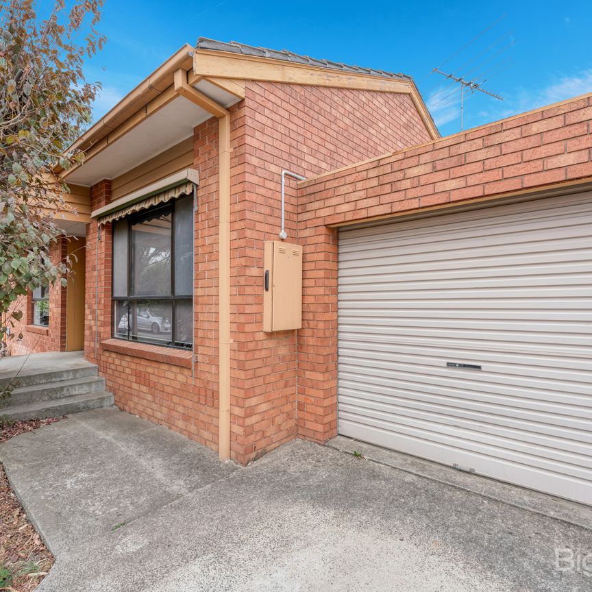 Two Bedroom Villa Unit in Charming Village Setting - Photo 1