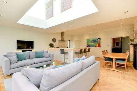 5 bedroom semi-detached house to rent - Photo 2