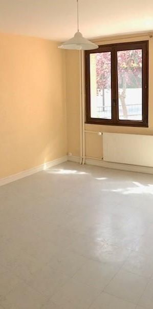 Location Appartement 2 pièces 54m² CHAMALIERES 63400 - Photo 1