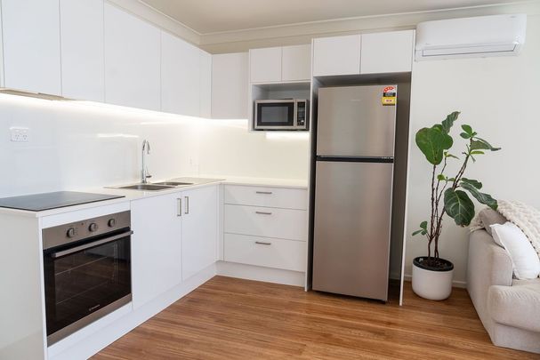 Beachside Bliss - 2 Bedroom Unit only 250m to the Sand! - Photo 1