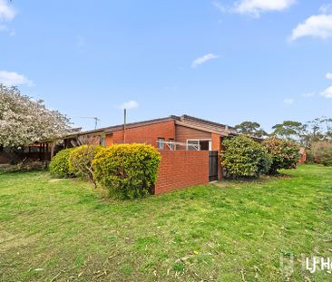 Charming 4 Bedroom with Courtyard & Double Parking - Photo 6