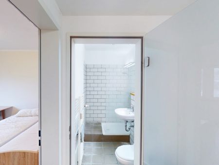 Möbliertes Zimmer in Frauen-WG in zentraler Lage für Studenten und Azubis - Photo 4