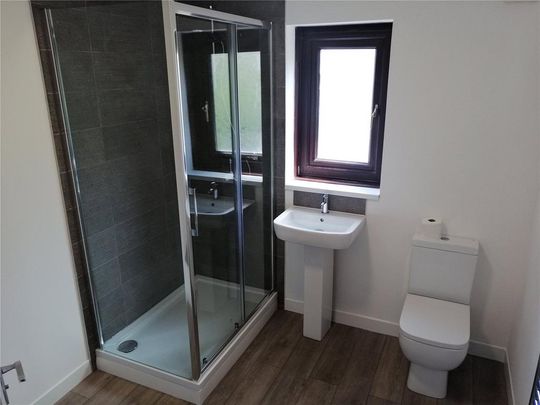 4 bedroom end of terrace house to rent - Photo 1