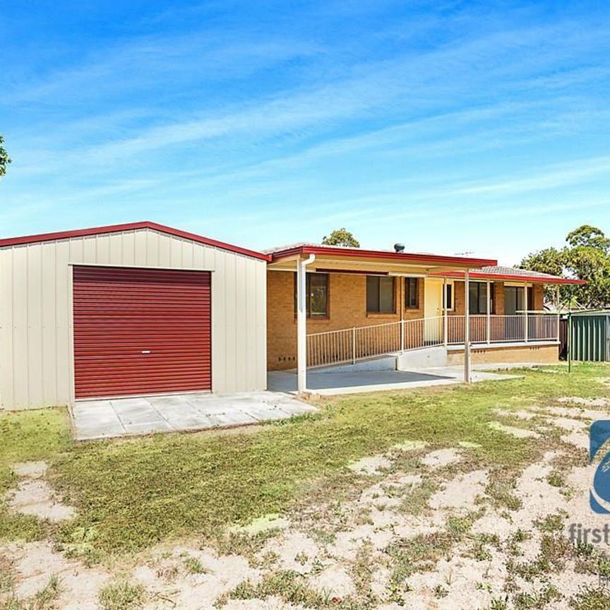 SINGLE LEVEL FAMILY HOME - Photo 1