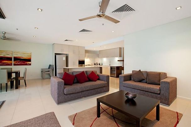 FULLY FURNISHED APARTMENT WITH STUNNING HARBOUR VIEWS! - Photo 1