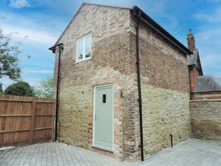 1 bedroom detached house to rent - Photo 2