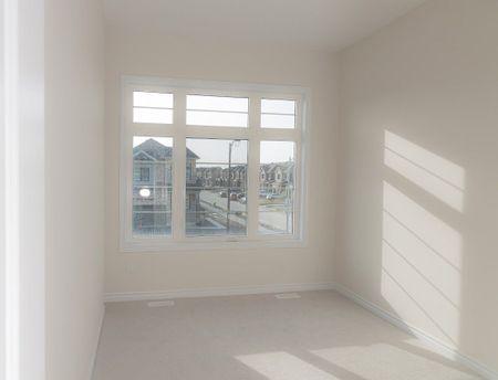For Lease - 386 Barker Parkway, Thorold, Ontario - Photo 3