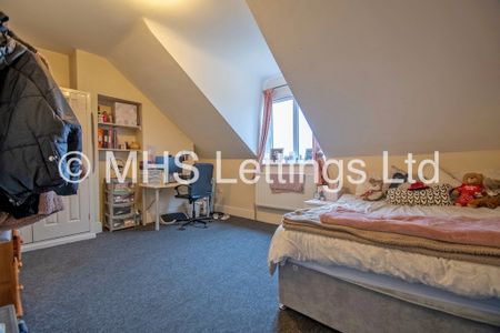 10 Bedroom Mid Terraced House for rent in Regent Park Terrace - Photo 3