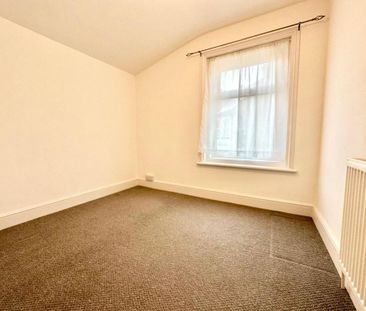 3 bedroom end of terrace house to rent - Photo 5