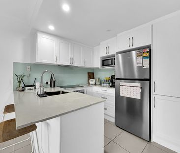 Charming Coastal Apartment - Photo 5