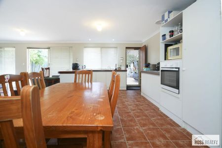Spacious Home - Photo 3
